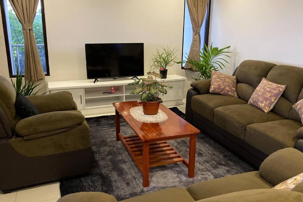 Lovely 4-Bedroom Holiday Home With Free Parking. Lautoka Exterior foto